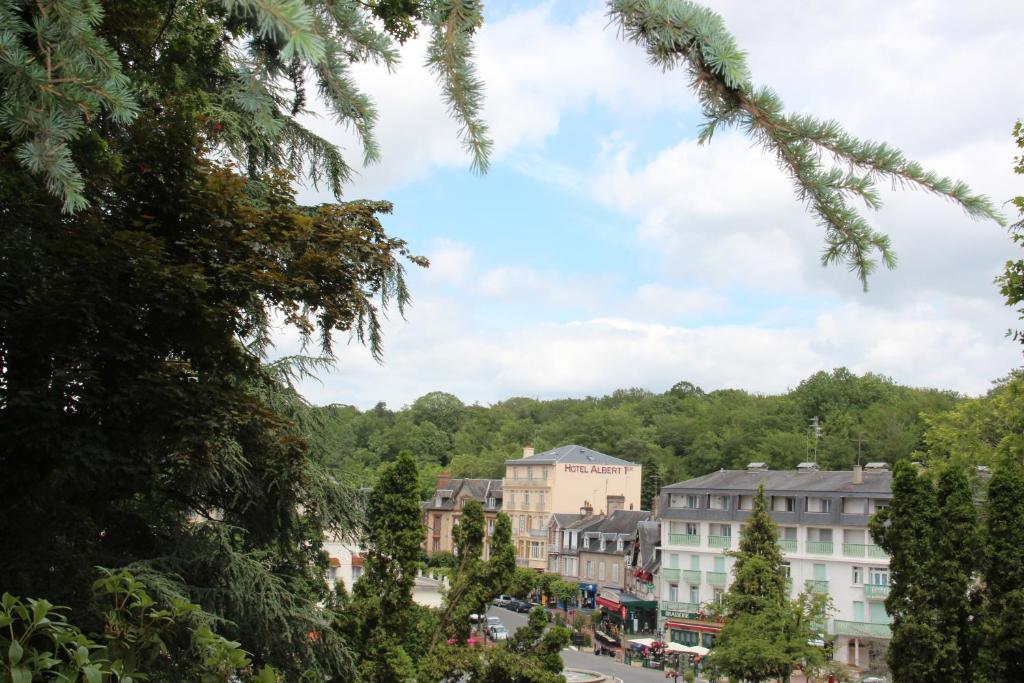 Albert Premier Hotel Bagnoles-de-l'Orne Exteriör bild