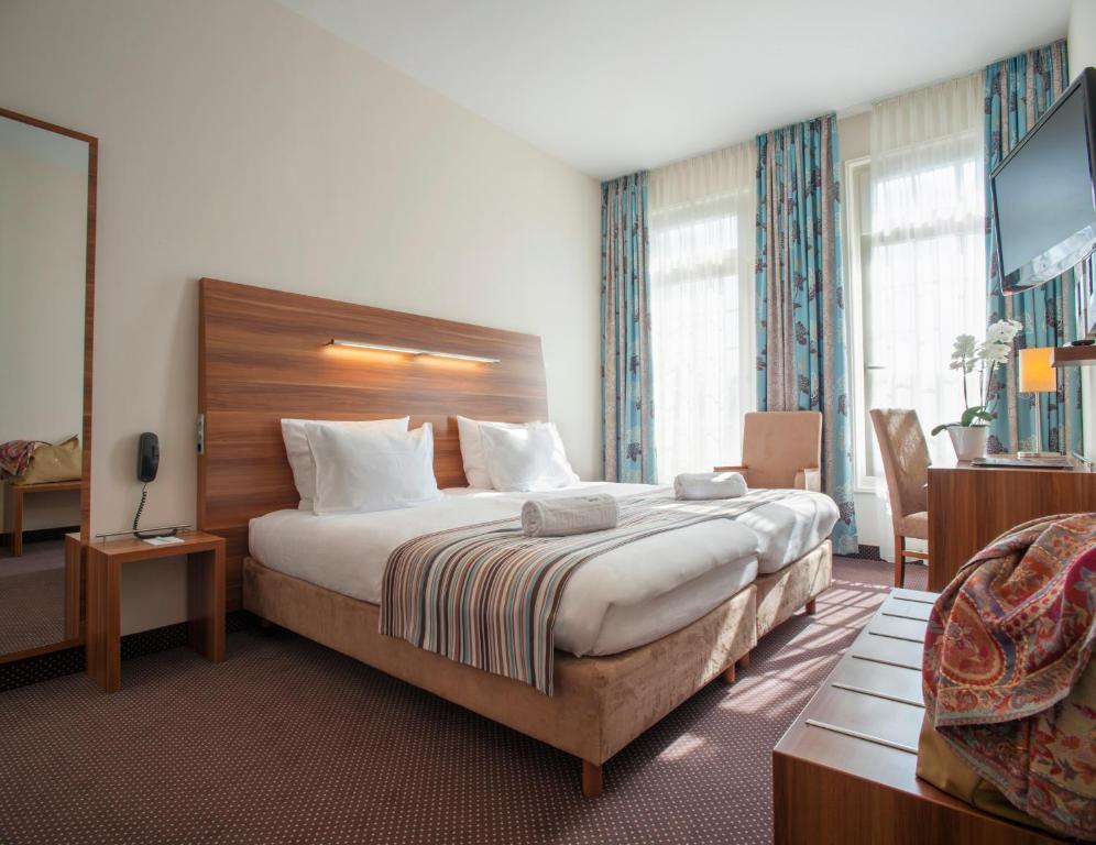 Albert Premier Hotel Bagnoles-de-l'Orne Rum bild