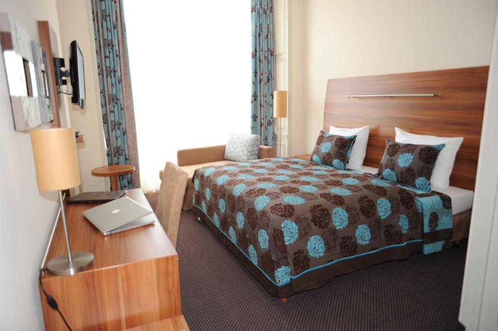 Albert Premier Hotel Bagnoles-de-l'Orne Rum bild
