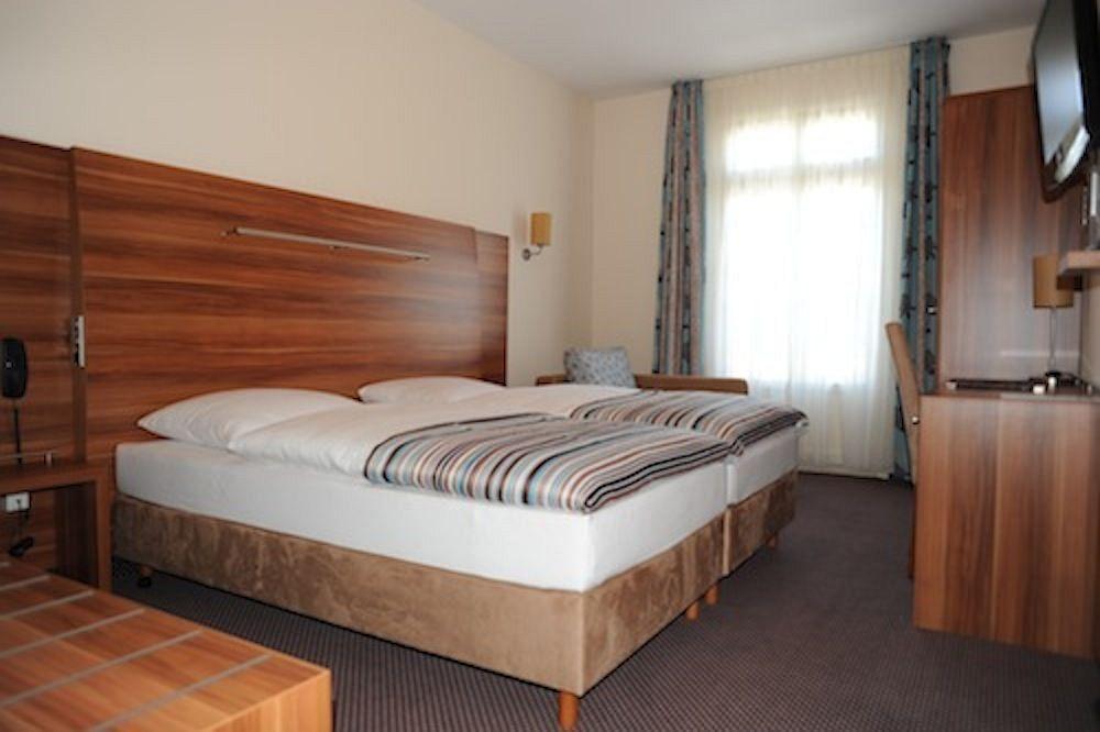 Albert Premier Hotel Bagnoles-de-l'Orne Exteriör bild