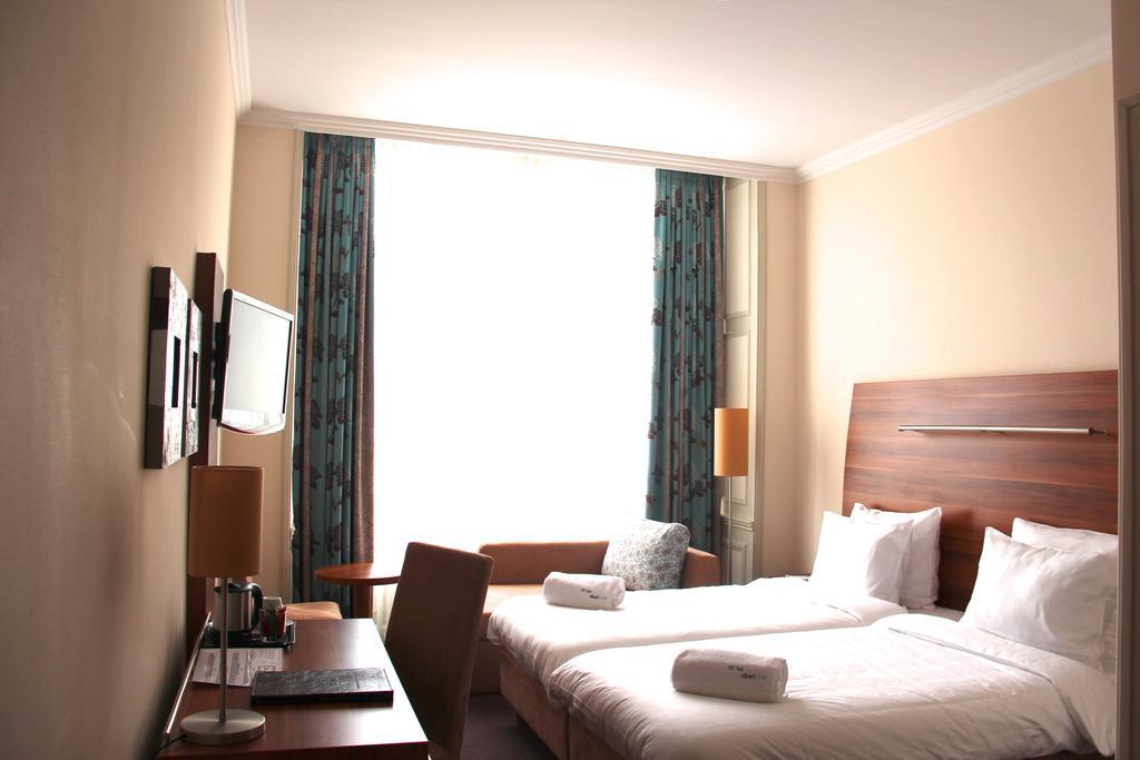 Albert Premier Hotel Bagnoles-de-l'Orne Exteriör bild